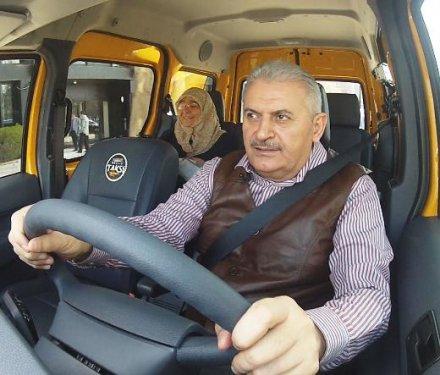 Binali Yıldırım taksi şoförü oldu