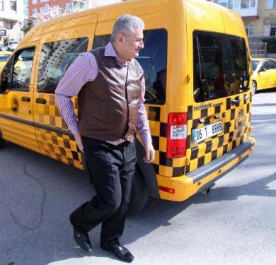 Binali Yıldırım taksi şoförü oldu