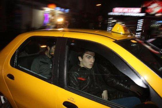 Mahmut Kırmızıgül babasının aracıyla gezmede