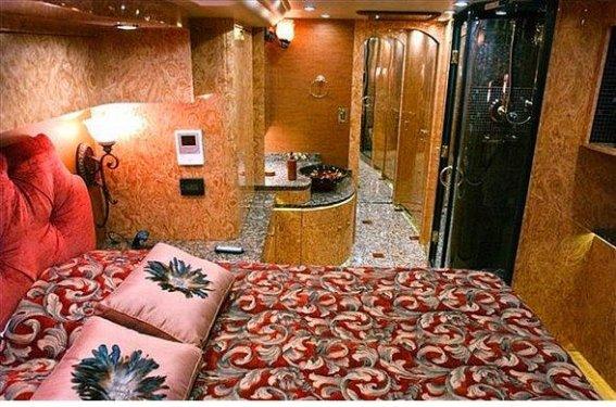 Cem Yılmaz'ın gösterisinde bahsettiği Kakabüs