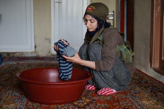 Mevzilerde nöbet tutan anneler