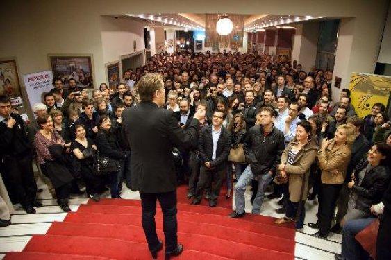 Eddie Izzard şovuna metroyla geldi