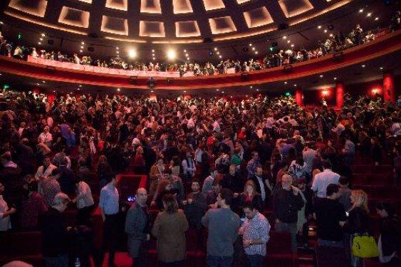 Eddie Izzard şovuna metroyla geldi