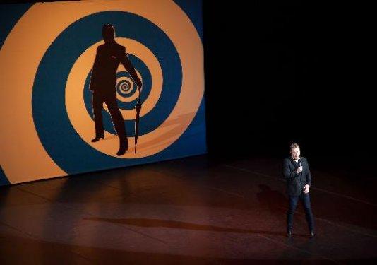 Eddie Izzard şovuna metroyla geldi