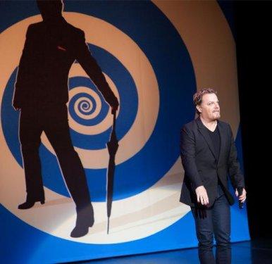 Eddie Izzard şovuna metroyla geldi
