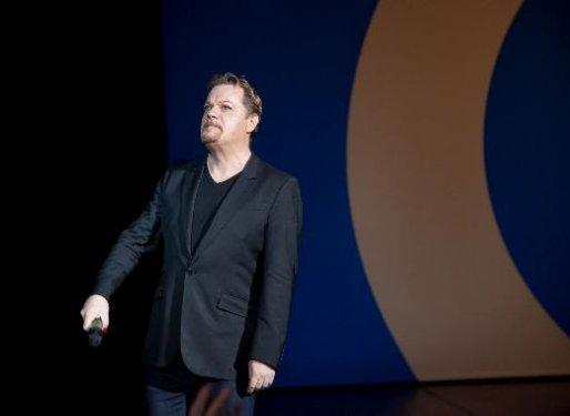 Eddie Izzard şovuna metroyla geldi