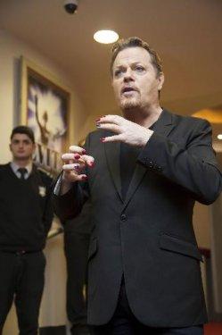 Eddie Izzard şovuna metroyla geldi