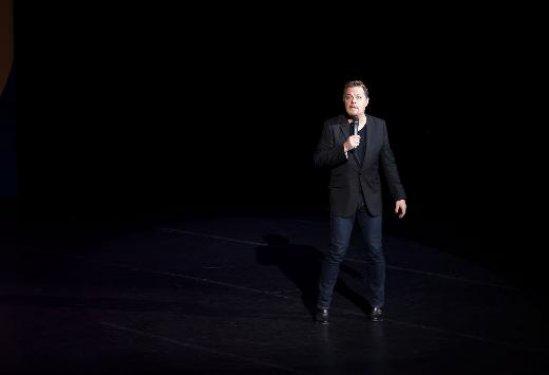 Eddie Izzard şovuna metroyla geldi