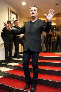 Eddie Izzard şovuna metroyla geldi