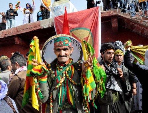 Öcalan'ın doğum gününde pasta kesildi