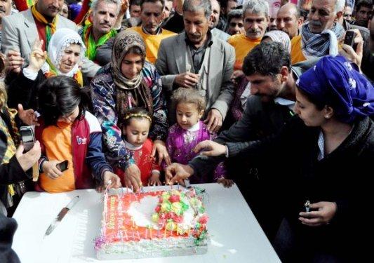 Öcalan'ın doğum gününde pasta kesildi