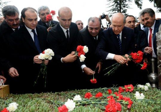 Alparslan Türkeş'in mezarı başındaki anma