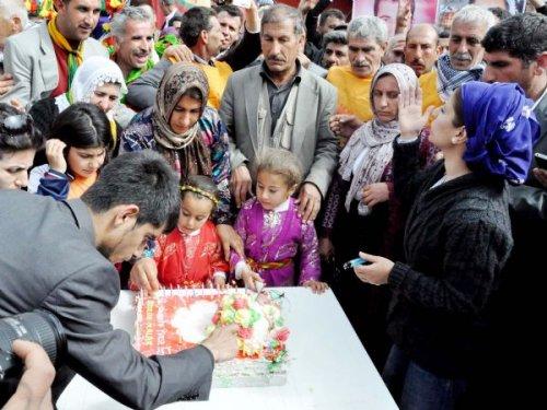 Öcalan'ın doğum gününde pasta kesildi