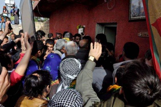 Öcalan'ın doğum gününde pasta kesildi