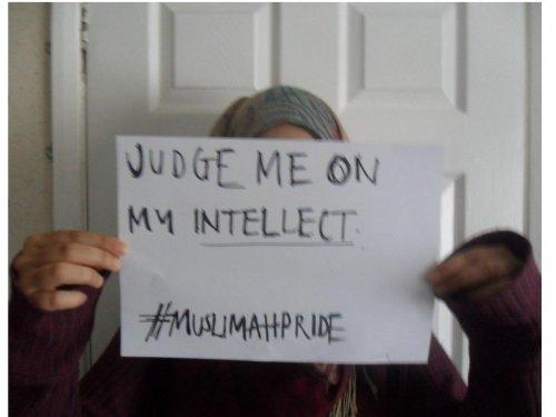 Müslüman Kadınlar FEMEN'e Karşı