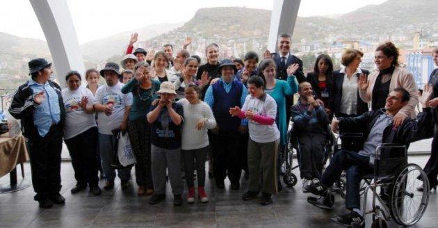 Candan Erçetin Tunceli'de