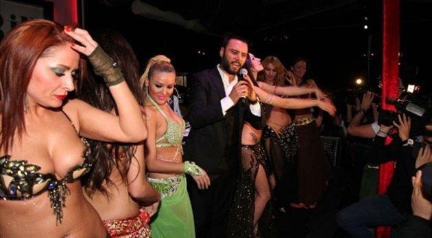 Alişan'ın dansözlü albüm tanıtımı