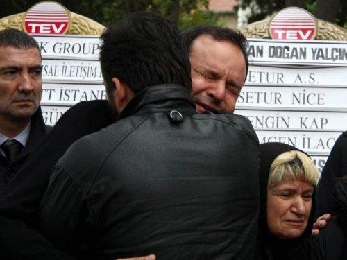 Timur Savcı'nın kardeşi gözyaşlarıyla uğurlandı