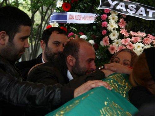 Timur Savcı'nın kardeşi gözyaşlarıyla uğurlandı