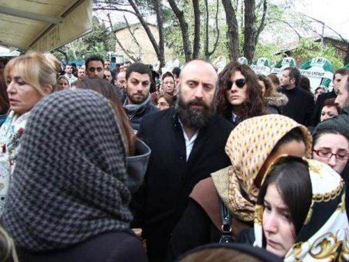 Timur Savcı'nın kardeşi gözyaşlarıyla uğurlandı