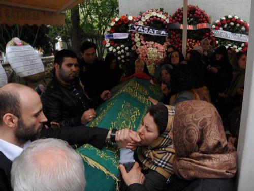 Timur Savcı'nın kardeşi gözyaşlarıyla uğurlandı