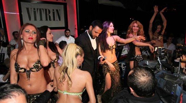 Alişan'ın dansözlü albüm tanıtımı