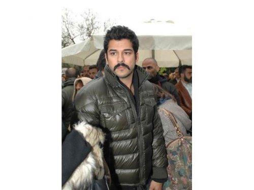 Timur Savcı'nın kardeşi gözyaşlarıyla uğurlandı