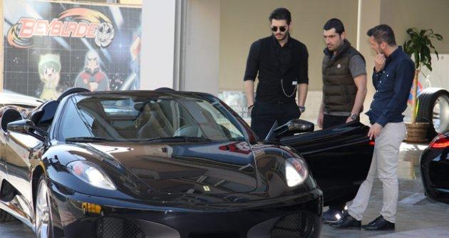 Tolgahan Sayışman'ın Ferrari'si
