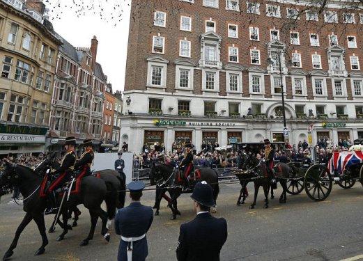  Margaret Thatcher uğurlanıyor