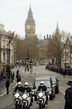  Margaret Thatcher uğurlanıyor