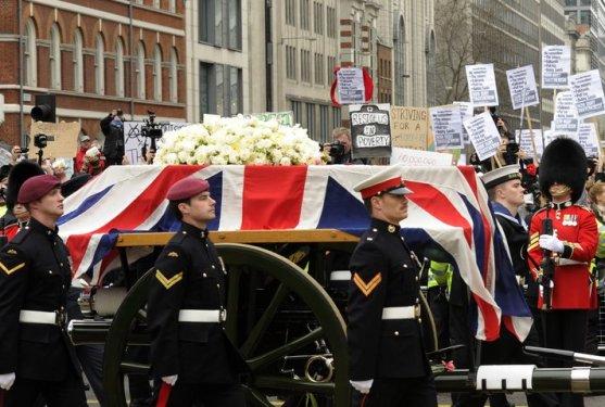  Margaret Thatcher uğurlanıyor