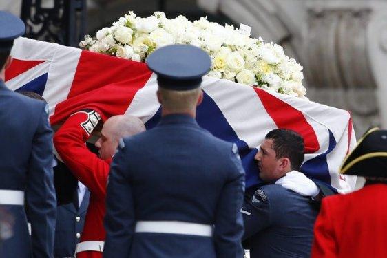  Margaret Thatcher uğurlanıyor