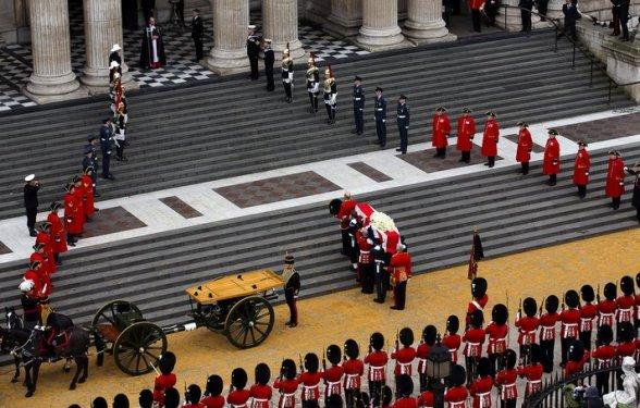  Margaret Thatcher uğurlanıyor