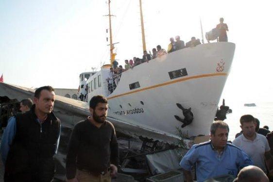 Kadıköy'deki Eminönü iskelesine vapur çarptı - Resim 7