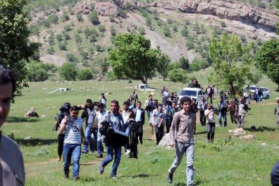 Gazeteciler Kandil'de didik didik arandı