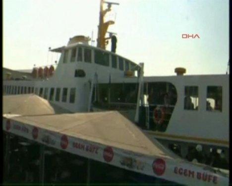 Kadıköy'deki Eminönü iskelesine vapur çarptı - Resim 14