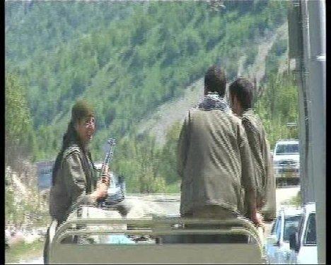 Gazeteciler Kandil'de didik didik arandı