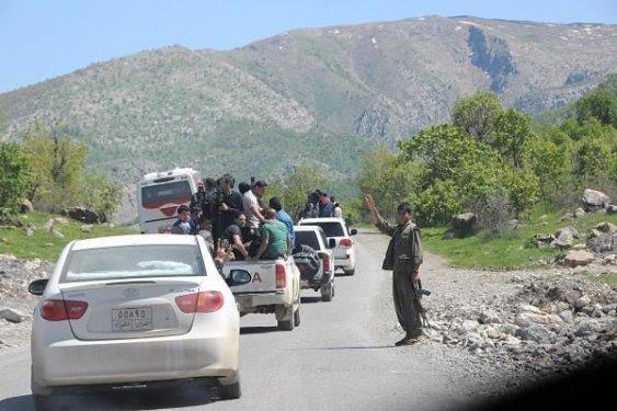 Gazeteciler Kandil'de didik didik arandı
