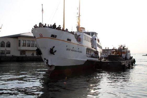Kadıköy'deki Eminönü iskelesine vapur çarptı - Resim 6