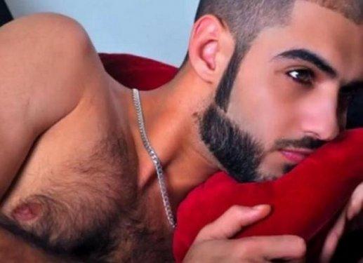 Yakışıklı olduğu için sınır dışı edildi