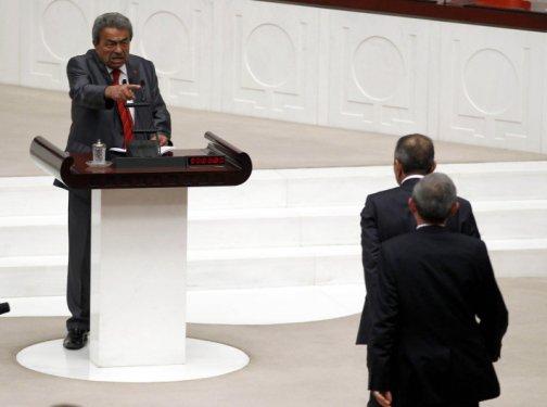 Meclis'te Kamer Genç kavgası çıktı