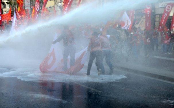 İstanbul'da olaylı 1 Mayıs kutlaması 