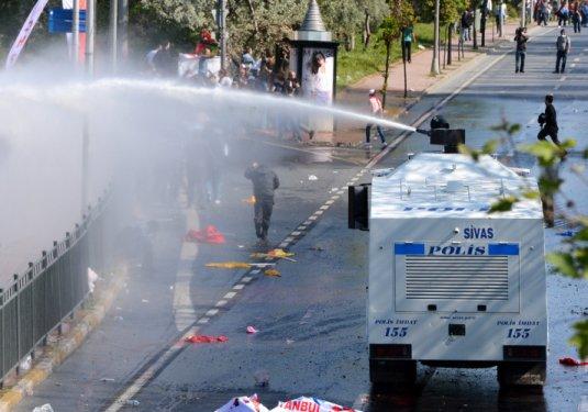 İstanbul'da olaylı 1 Mayıs kutlaması 