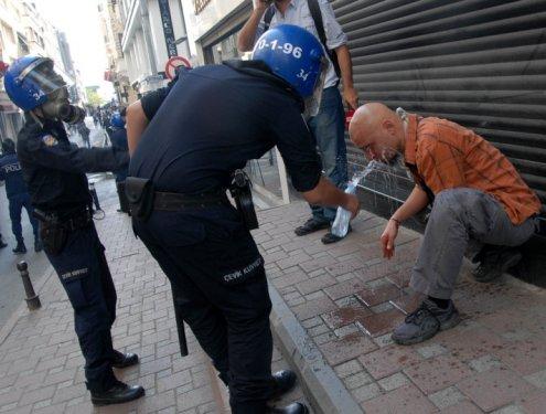 İstanbul'da olaylı 1 Mayıs kutlaması 