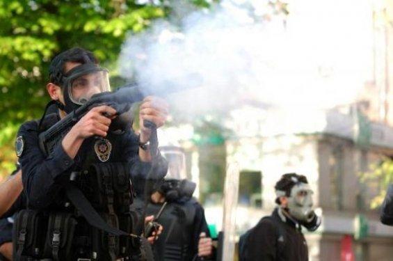 İstanbul'da olaylı 1 Mayıs kutlaması 