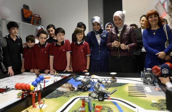 Hayrunnisa Gül öğrencilerle hamur açtı