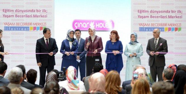 Hayrunnisa Gül öğrencilerle hamur açtı