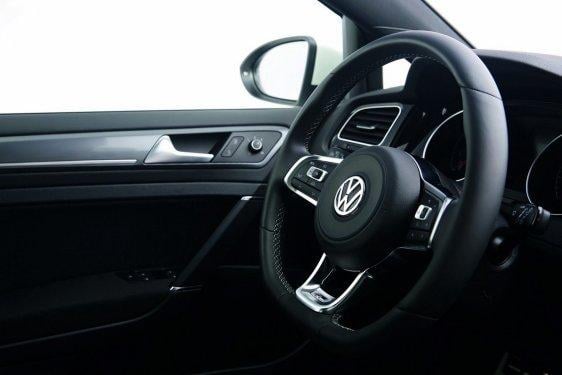 VW yeni Golf 7 için üç farklı R-Line paketi hazırladı