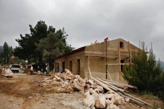 Tarkan'dan okul ziyareti