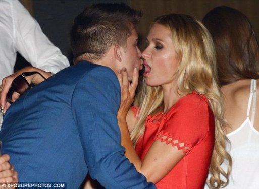 Paris Hilton´un 10 yaş küçük sevgilisine doyamıyor